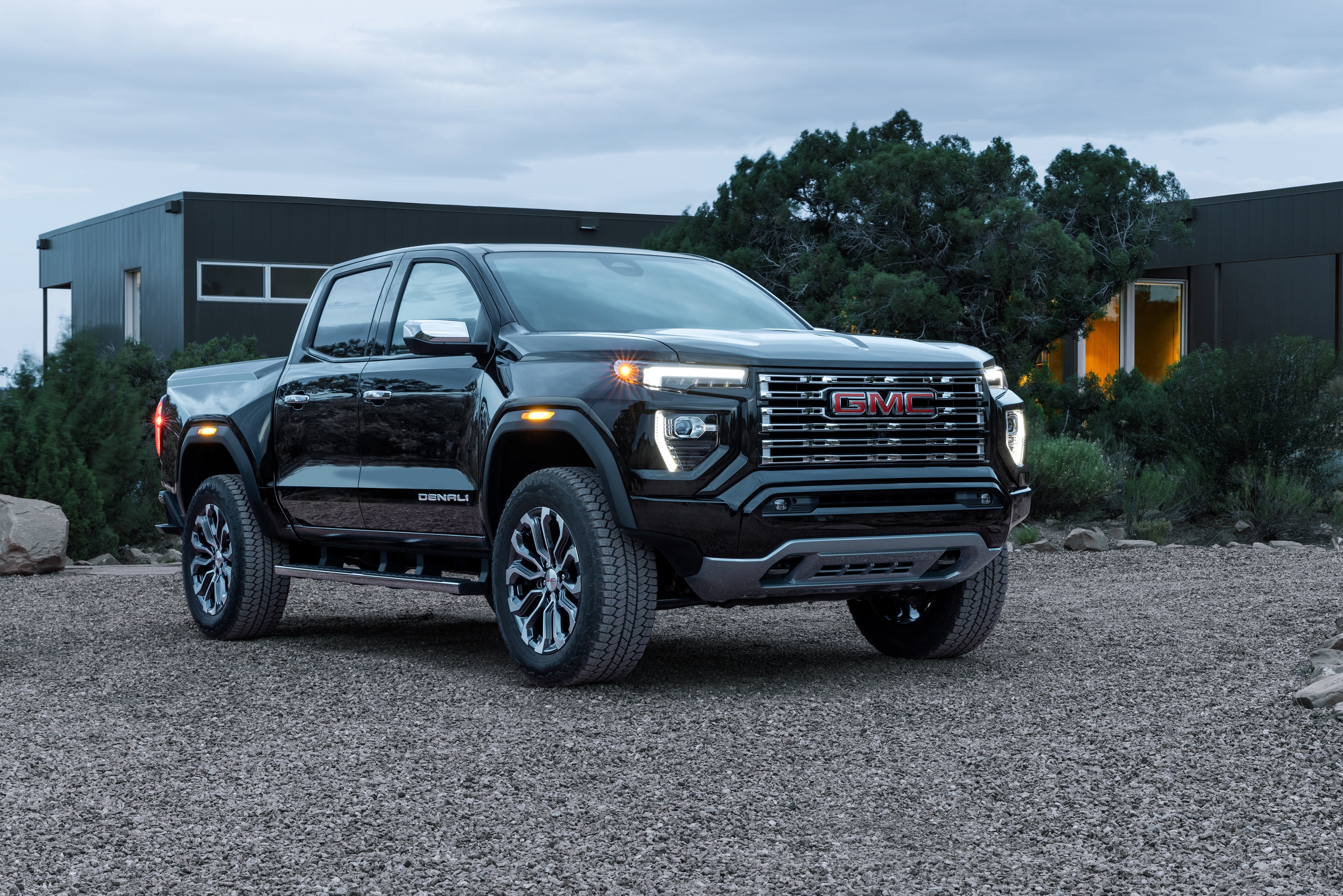 2027-GMC-Canyon-Denali-CrewCab-Truck-L04.jpg